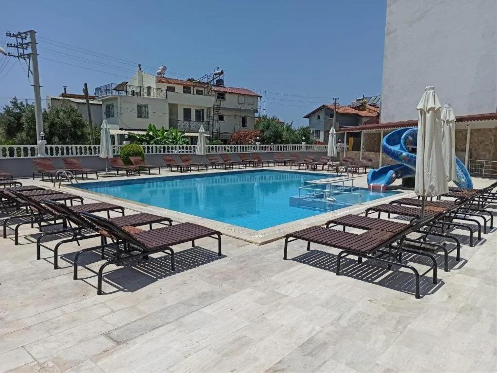 Moonstar Hotel 库萨达斯 外观 照片